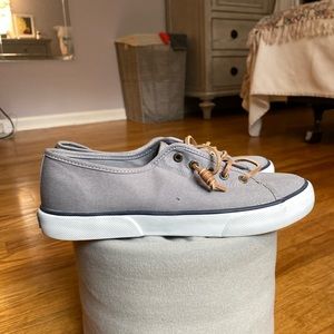 Sperry tennis shoes. Barely worn. In great condition.